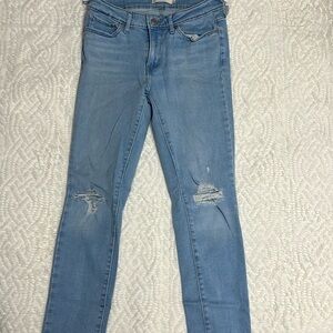 27 Levi jeans